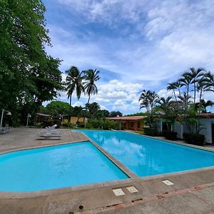 Hotel Las Espuelas, Bar & Restaurant